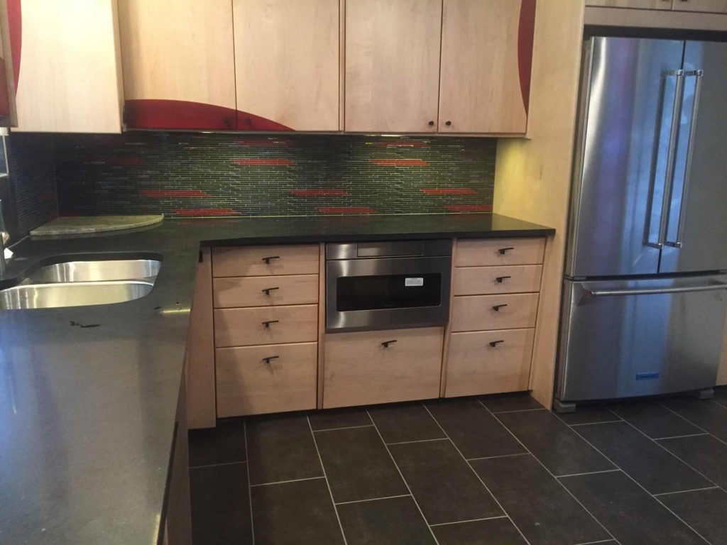 Kitchen drawers and cabinets with custom back splash